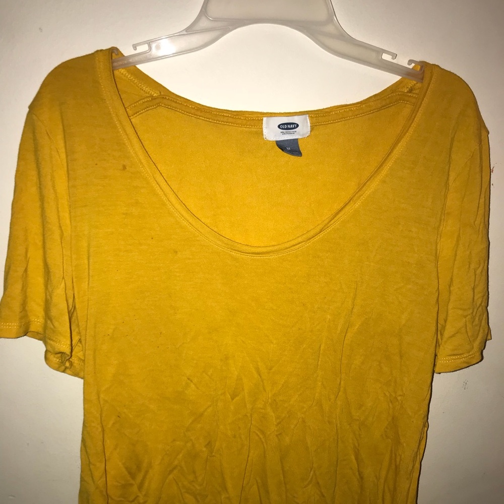 Old navy - super cute yellow T.